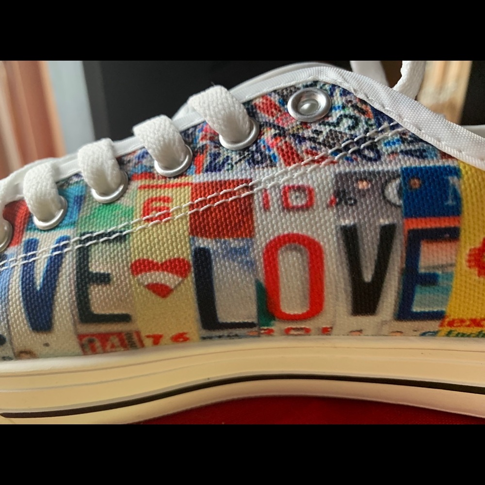 Chuck Taylor-like NIB Sneakers 6  white red blu - Picture 3 of 7